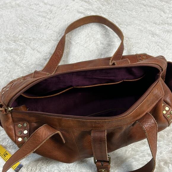 Overland Leather shoulder bag Large Doctor bag in caramel with gold studs - Picture 12 of 15